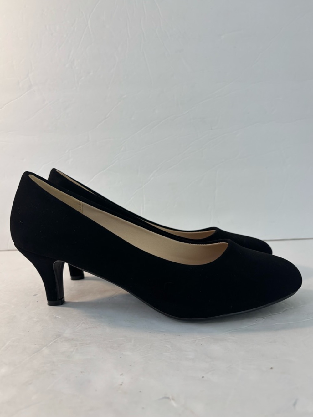 DREAM PAIRS Luvly Black Faux Suede pumps Size 9W - Picture 2 of 7